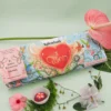 Bombones de chocolate fino y de aroma con detalles florales para regalar a novias, mujeres o mamá