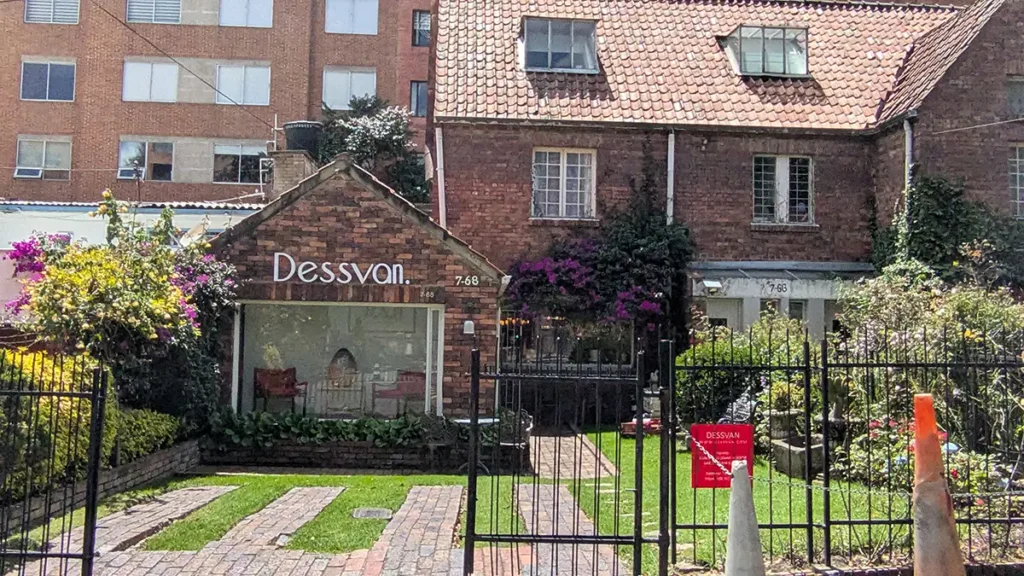 Kakaówa abre su primera tienda en Bogotá: chocolate del árbol al bombón en la Calle de los Anticuarios 1